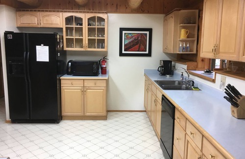 Seward House | Cozy Log Home with Spa & Hot Tub, Just Minutes from Seward