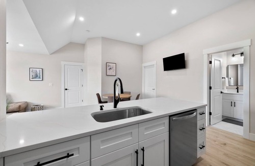 Campobello Apartment | Custom Built Luxery Stay-New 1-bedroom apartment in Campobello with AC, WiFi