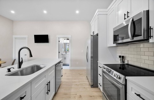 Campobello Apartment | Custom Built Luxery Stay-New 1-bedroom apartment in Campobello with AC, WiFi