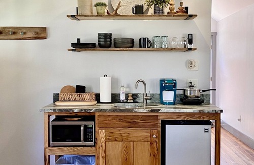 Sugar Grove House | Mountain Bungalow with Ocean View - Guest Rated 10/10