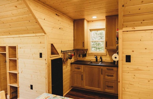 Mendota Apartment | Custom Cabin Garage Studio in the Woods with WiFi