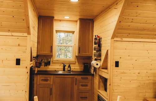 Mendota Apartment | Custom Cabin Garage Studio in the Woods with WiFi