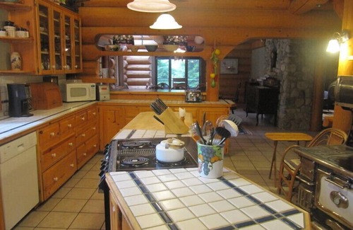 Mission Cabin | Custom Canadian Log Home nestled in the heart of the BC rainforest