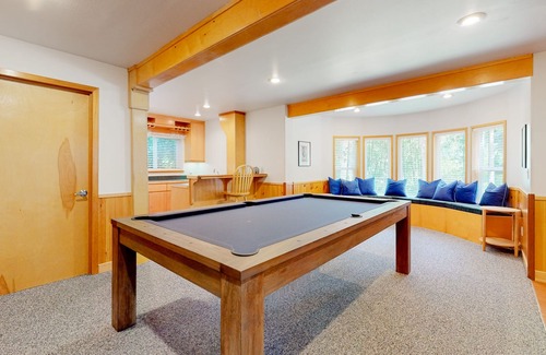 Oak Harbor House | Exclusive Pet-Friendly Retreat with Lakefront Views & Tennis