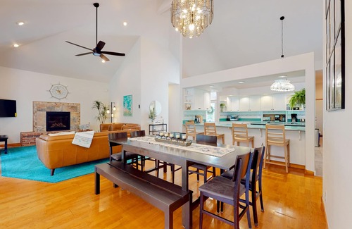 Oak Harbor House | Exclusive Pet-Friendly Retreat with Lakefront Views & Tennis