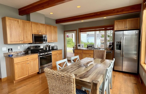 Birch Bay House | Cozy Ocean View Retreat with Pool & Beach Access