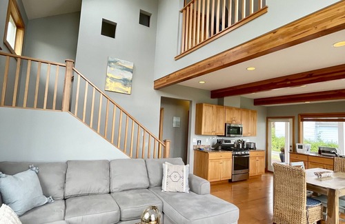 Birch Bay House | Cozy Ocean View Retreat with Pool & Beach Access