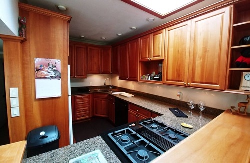 Columbia House | Ideal Home Steps from Dining, Parks & Pet Friendly