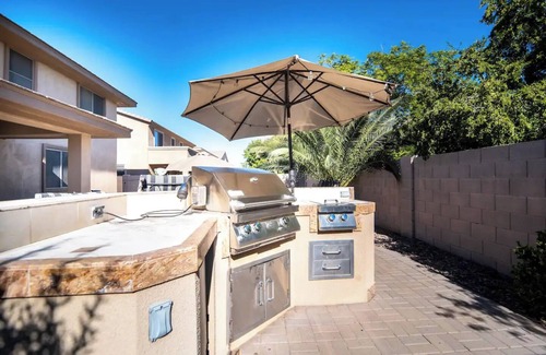 Roosevelt Park House | Elegant Home with Private Pool & Spa - Rated 9.2/10!