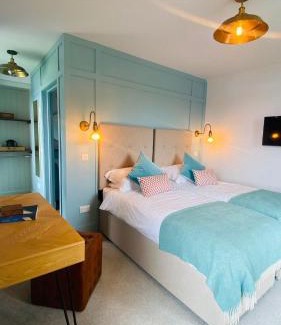 Kilcreggan Hotel | Pet-Friendly Retreat at Custom House Hotel - 8/10 Rated Stay