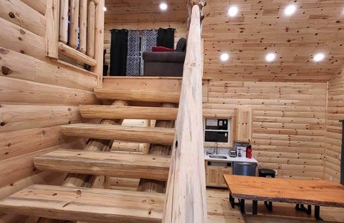 Albrightsville Cabin | Inviting Log Cabin with Game Room & Hot Tub – Rated 9.6/10