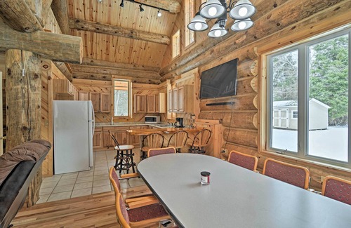 Tustin Cabin | Idyllic Log Cabin Retreat with Deck & Scenic 45 Acres