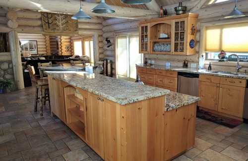 Huntsville Ski Chalet | Mountain Log Home with Pool & Spa, Guest Rated 9.8/10