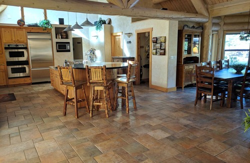 Huntsville Ski Chalet | Mountain Log Home with Pool & Spa, Guest Rated 9.8/10