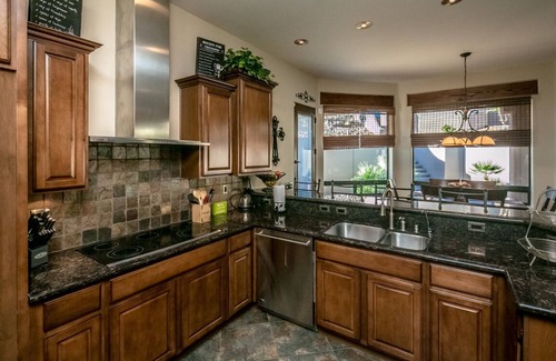 Lake Havasu City House | Designer Home with Infinity Pool & Spa - Guest Rated 10/10