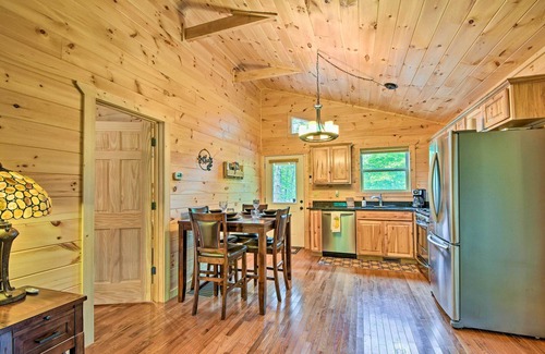 Murphy Cabin | Adventure Awaits at Custom Mtn Cabin with Spa & Kitchen!
