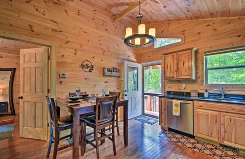 Murphy Cabin | Adventure Awaits at Custom Mtn Cabin with Spa & Kitchen!