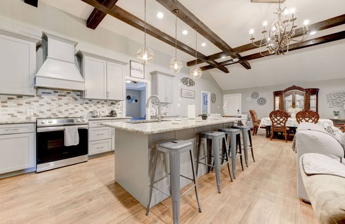 Killeen House | Rustic Retreat: 7 Bedrooms, Pet-Friendly & Family-Oriented