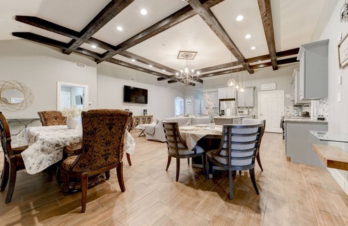 Killeen House | Rustic Retreat: 7 Bedrooms, Pet-Friendly & Family-Oriented
