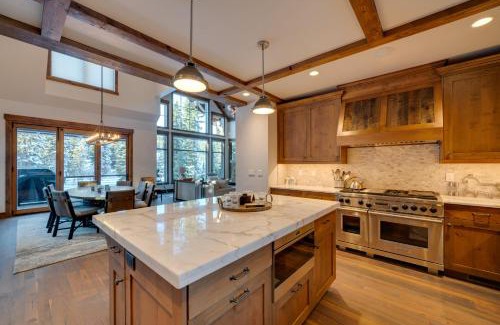 Big Sky House | Exclusive Ski-In/Out Chalet with Hot Tub & Wet Bars