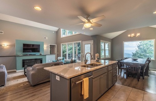 Bryson City Cabin | Customer Appreciation Year! See Discount information in Ad