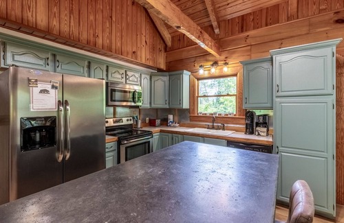 Cherokee Cabin | Enjoy a July Discount with Pool, Spa & Pet-Friendly Stay