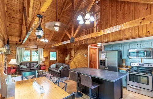 Cherokee Cabin | Enjoy a July Discount with Pool, Spa & Pet-Friendly Stay