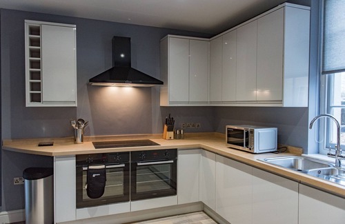 Faversham Apartment | Family-Friendly Customs House by Bloom Stays for 20 Guests