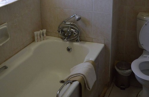 Chinhoyi Hotel | Discover Comfort at Cut Hotel with Family-Friendly Amenities