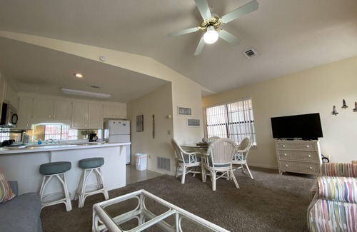 Summer Breeze Condo | Charming 1 Bedroom Condo Steps from Beach with Pool Access