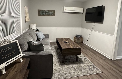 Dahlman Apartment | Cute 1 Bedroom Apartment, Close to Downtown!