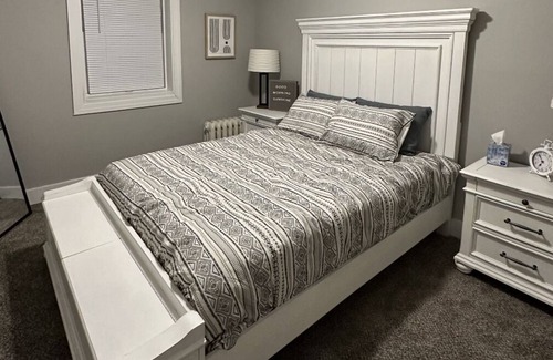 Dahlman Apartment | Cute 1 Bedroom Apartment, Close to Downtown!