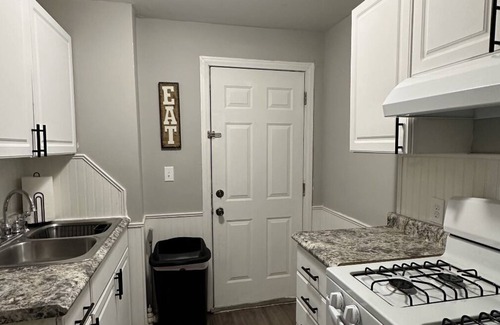 Dahlman Apartment | Cute 1 Bedroom Apartment, Close to Downtown!