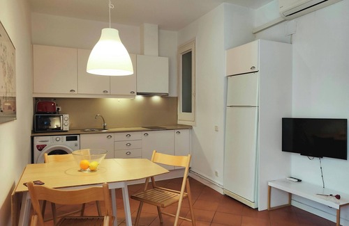 Gothic Quarter Apartment | Discover R.K - Plaça Catalunya: Spa & Breakfast Bliss