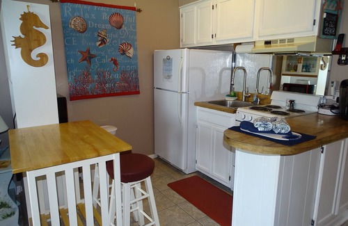 Palmetto Dunes Condo | Cute 1 bedroom. View of the pool and bay.