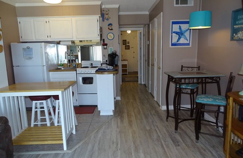 Palmetto Dunes Condo | Cute 1 bedroom. View of the pool and bay.