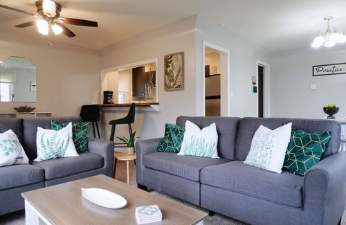 Ypsilanti House | Delightful 2-Bedroom Retreat with Breakfast in Ypsilanti