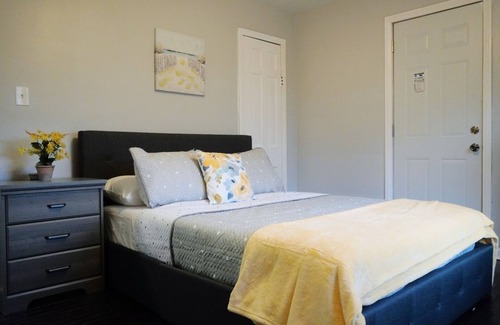 Ypsilanti House | Delightful 2-Bedroom Retreat with Breakfast in Ypsilanti