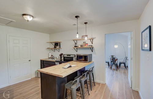 Caddo Heights-South Highlands Apartment | Ideal 2B/1Ba Apartment with Spa & Pet-Friendly Perks!