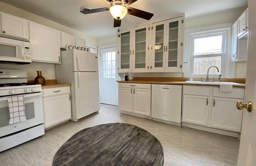 Moline House | Inviting 2-Bedroom Retreat for Your Perfect Getaway