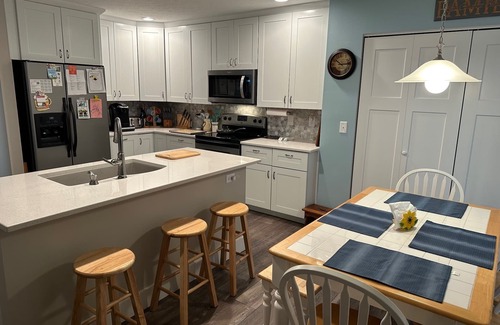 South Bend House | Ideal 3-Bedroom Retreat Near SBN Airport & Notre Dame