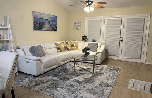 Sandalwood House | Cozy 3-Bedroom Home with Breakfast & Perfect Ratings
