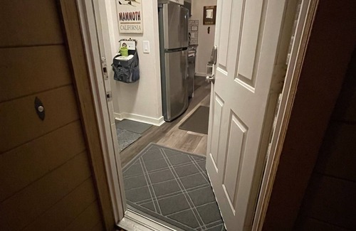 Mammoth Lakes Condo | Charming Studio Loft with Spa and Pet-Friendly Amenities