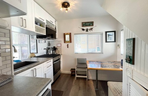 Mammoth Lakes Condo | Charming Studio Loft with Spa and Pet-Friendly Amenities