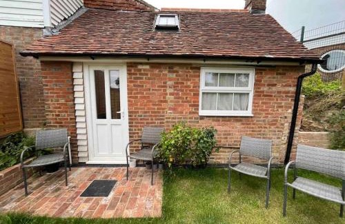 Heathfield House | Charming Pet-Friendly Cottage with 9.4/10 Guest Rating
