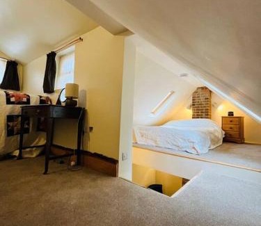Heathfield House | Charming Pet-Friendly Cottage with 9.4/10 Guest Rating