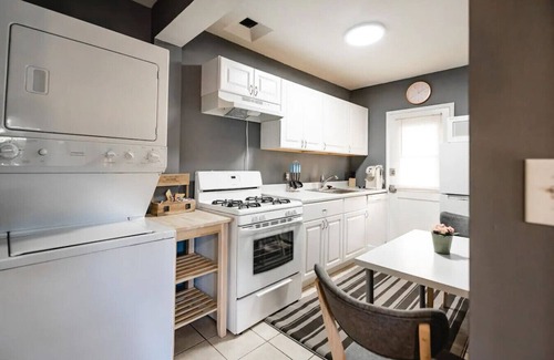 NoHo Arts District House | Cozy 1-Bedroom Retreat in NoHo Arts District - Rated 10/10