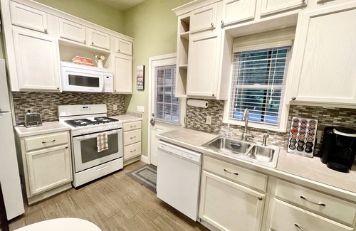 Forest City House | Cozy Retreat Near TIEC with Pet-Friendly Amenities