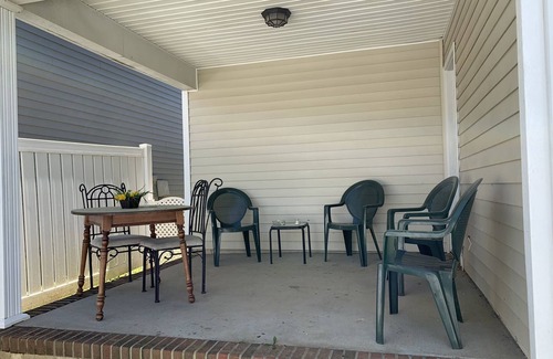 Charlotte House | Pet-Friendly Family Home with Pool and Breakfast Included
