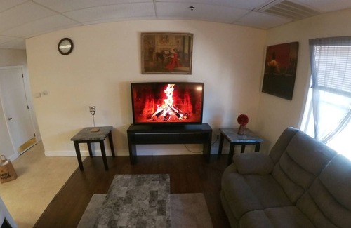 Beverly Apartment | Cute apartment in the heart of downtown Beverly